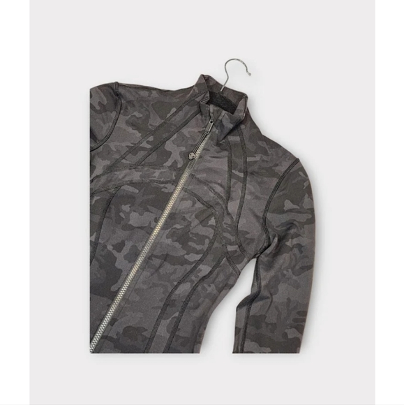 Size 4 - Lululemon Define Jacket - Picture 2 of 3